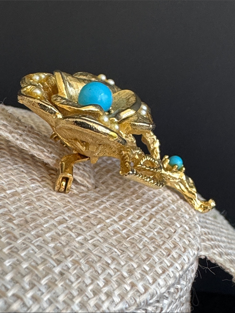 VTG 1960s Gold Tone Rose Flower Brooch Pin Faux Turquoise Cabochon Pearl - Picture 2 of 5